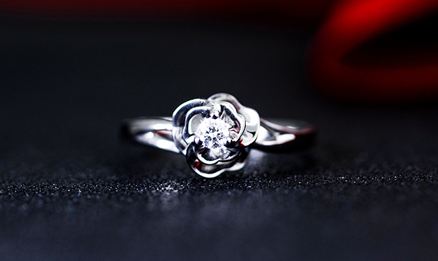 结婚钻戒一般买什么品牌,结婚钻戒一般多少钱选什么品牌