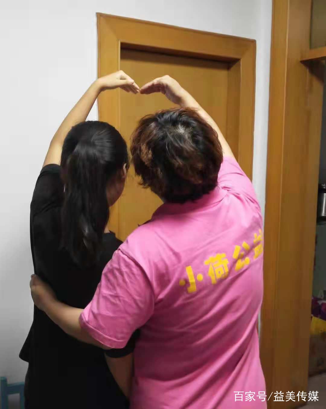 她是两千多孩子的“彩虹妈妈”，为服刑人员未成年子女撑起一片天