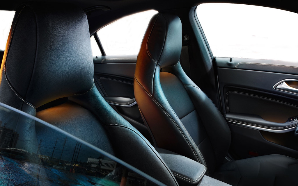 丰田埃尔法和s级,丰田埃尔法车值得购买吗