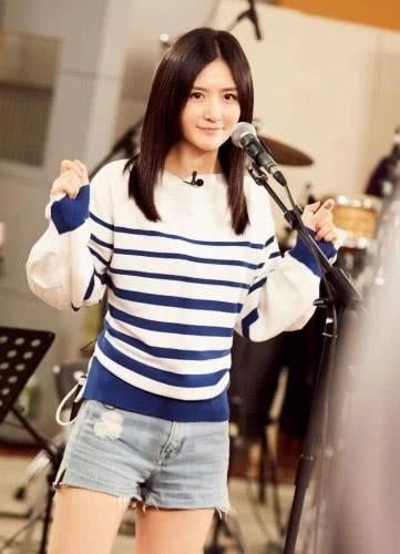 谢娜终于对“樱桃牛仔”下手了,38岁穿成18岁,90后爱了!