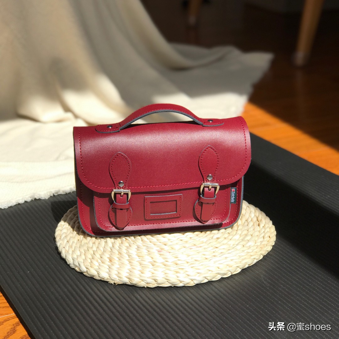 剑桥包类似小众斜挎包,原创小众设计粉色剑桥包