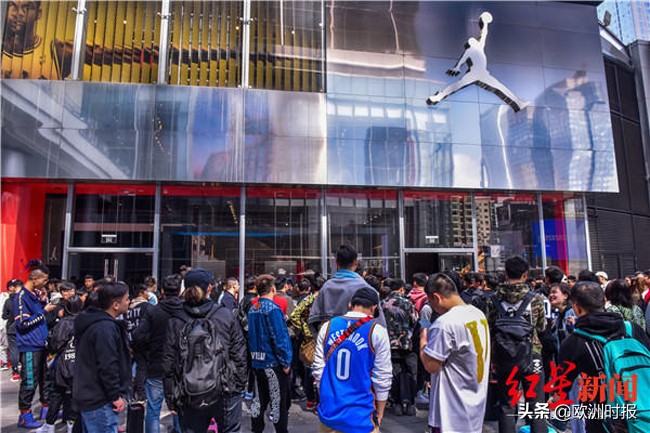 球鞋炒出天价的原因有哪些,一双球鞋炒到69999元