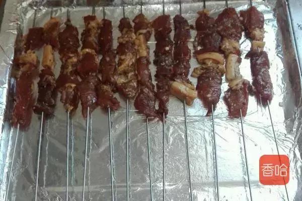 爱吃烤肉的快收藏,教你在家做,味香肉嫩,吃起来特别解馋