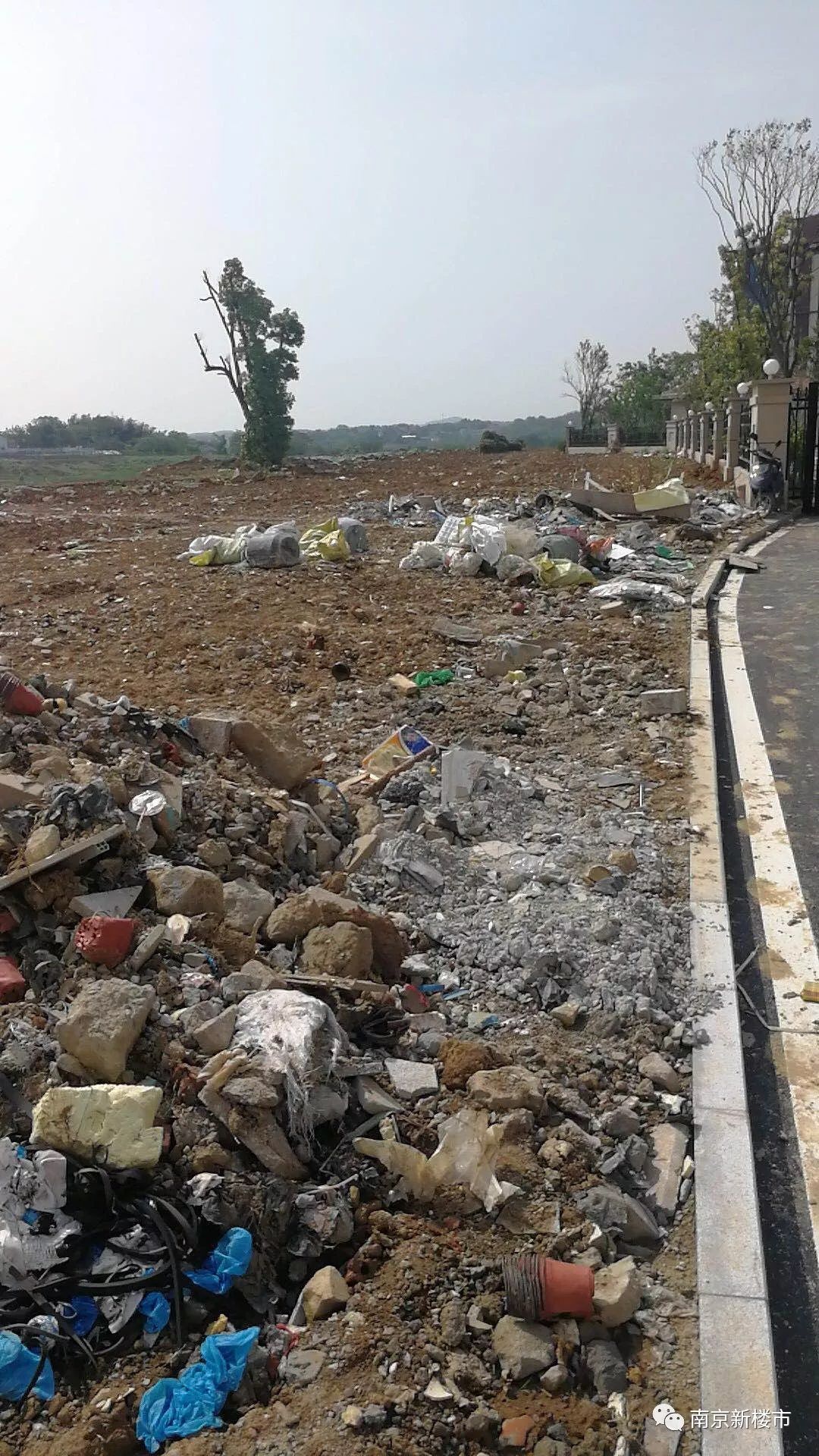 血汗钱买别墅，交付不如安置房！南京这家楼盘彻底激怒业主！