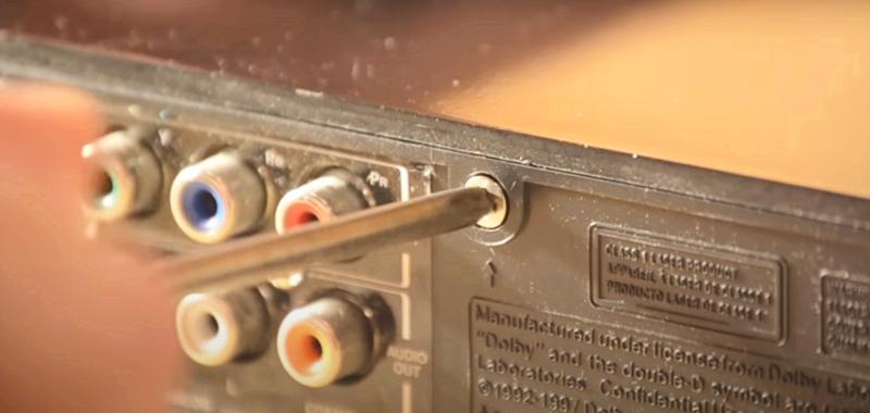 dvd光盘放进去不转怎么解决,dvd机不读碟故障维修小技巧