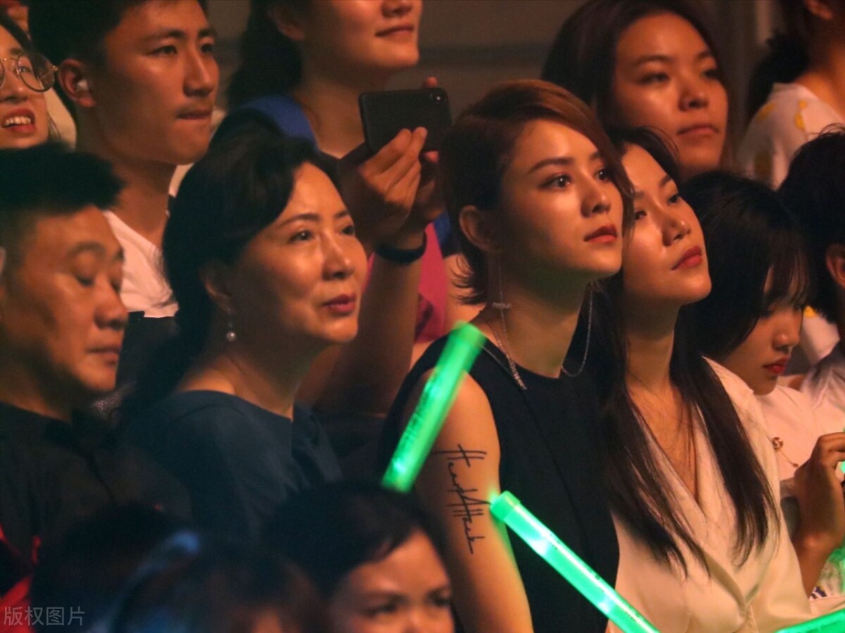 张馨月王灿对比照,王灿和张芷溪