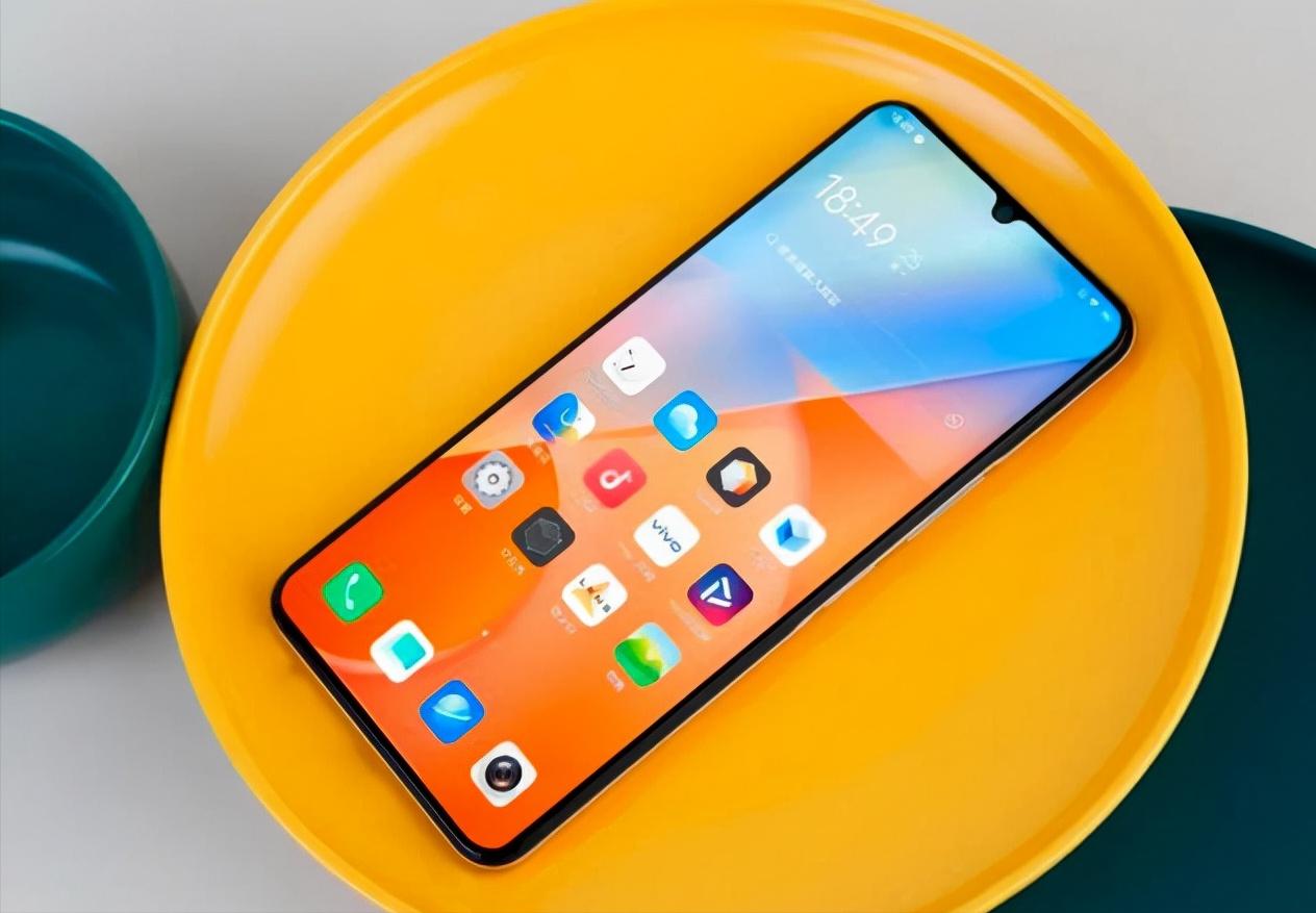 拍照好不卡顿性价比高的手机1500,1500-2000元最值得推荐的新手机