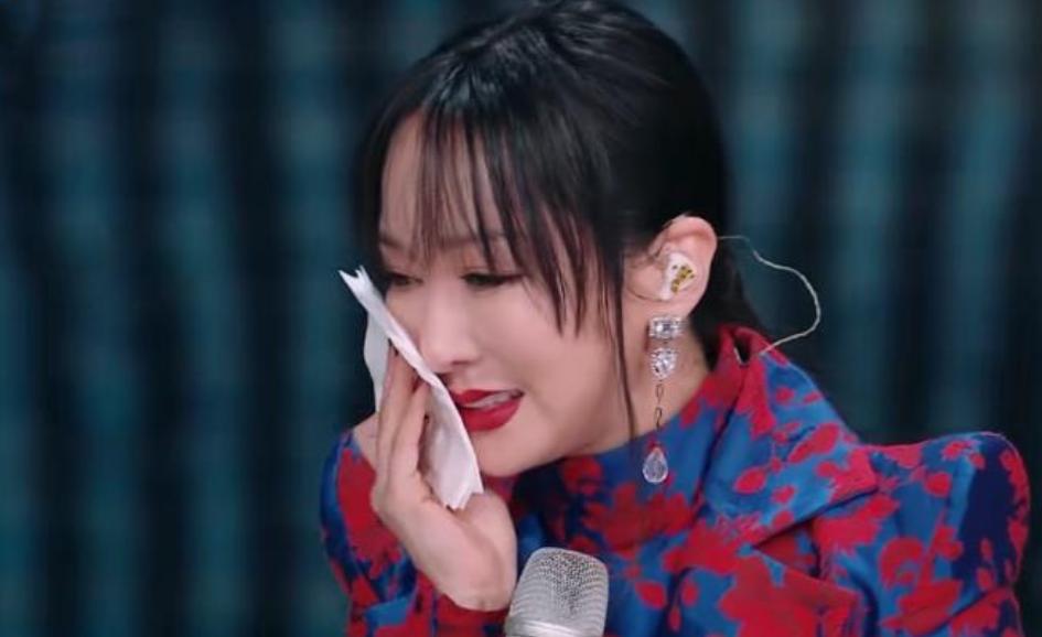 21岁爆红,24岁走出国门,32岁跌落神坛,萨顶顶到底经历了什么?