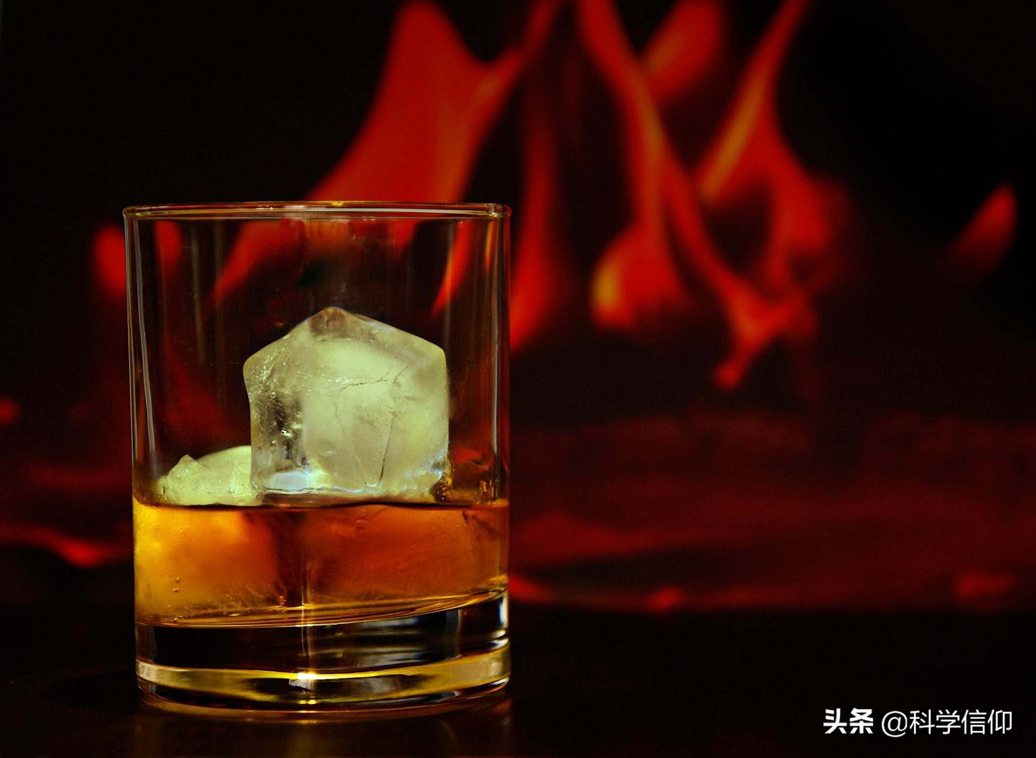 买来的冰块像钻石，自己冻的一团白，怎样才能冻出晶莹剔透的冰？