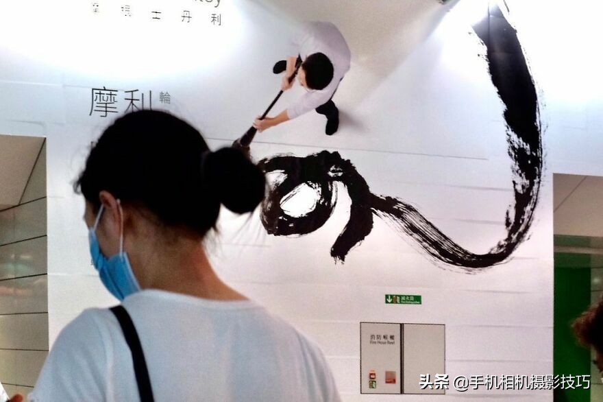 他被称为香港街拍之王：每一张照片都难以复制，诀窍在哪？