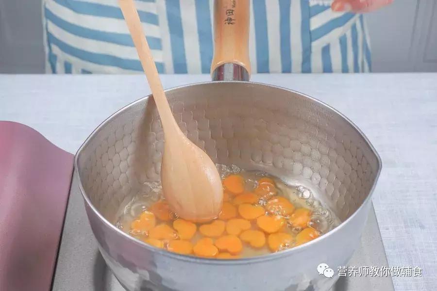 宝宝便秘积食吃什么辅食改善,宝宝一般早餐吃什么好呢