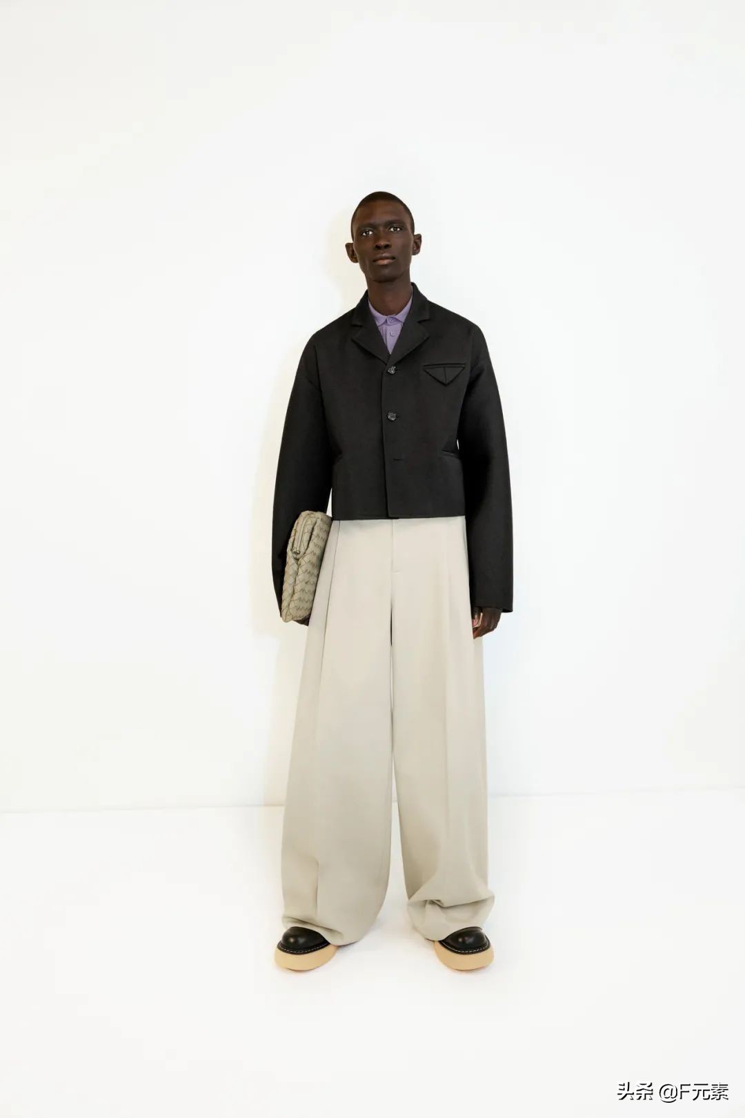 雕刻面料，BV不止有编织：BottegaVeneta2021度假系列