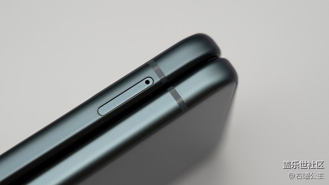 三星新款折叠机galaxyzflip5照片,三星galaxyzflip3折叠测试