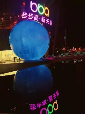 太壕了！10000现金大奖、2折抢爆品、5折吃美食，这家商场要爆