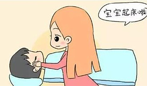 宝宝睡觉前要吃母乳才睡觉怎么办,宝宝一吃母乳就睡是饿还是不饿