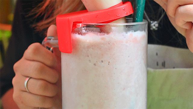 使徒行者同款冰室，现点现拉港奶，先抽盲盒才能喝