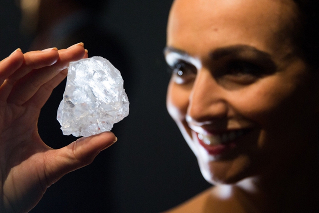 世界最大钻石矿坑,世界上最大的钻石矿