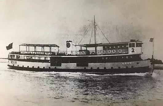 鎴戜滑鐨勮蹇嗘濡備竴鏉℃祦鍔ㄧ殑澶ф渤,绌垮煄璁板繂