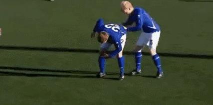 国足庆祝胜利的视频,国足赢了搞笑视频