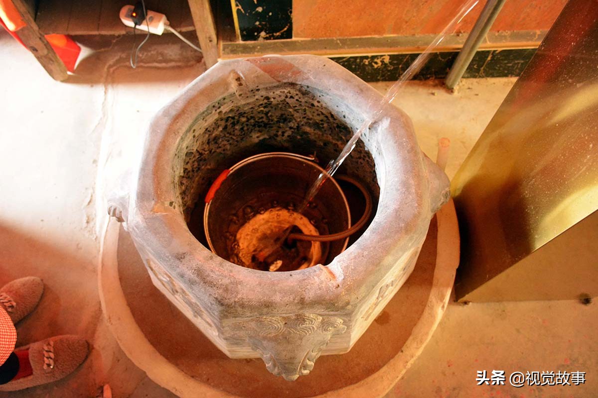 村民挖水井,村民挖井挖到泉眼