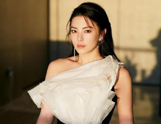 张雨绮又美又有钱完整版,张雨绮霸气感情观