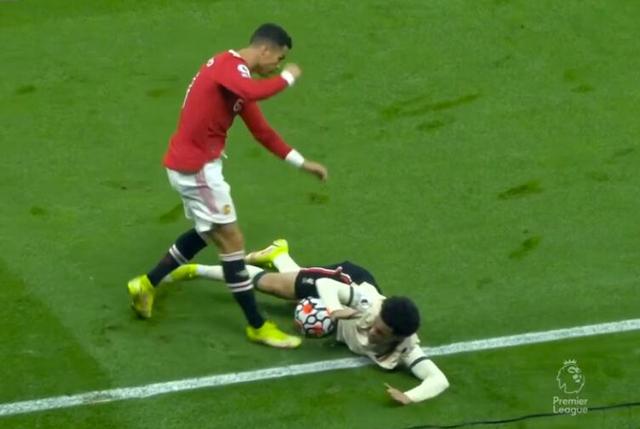 梅西本人对c罗的评价,评价c罗梅西的电视访谈