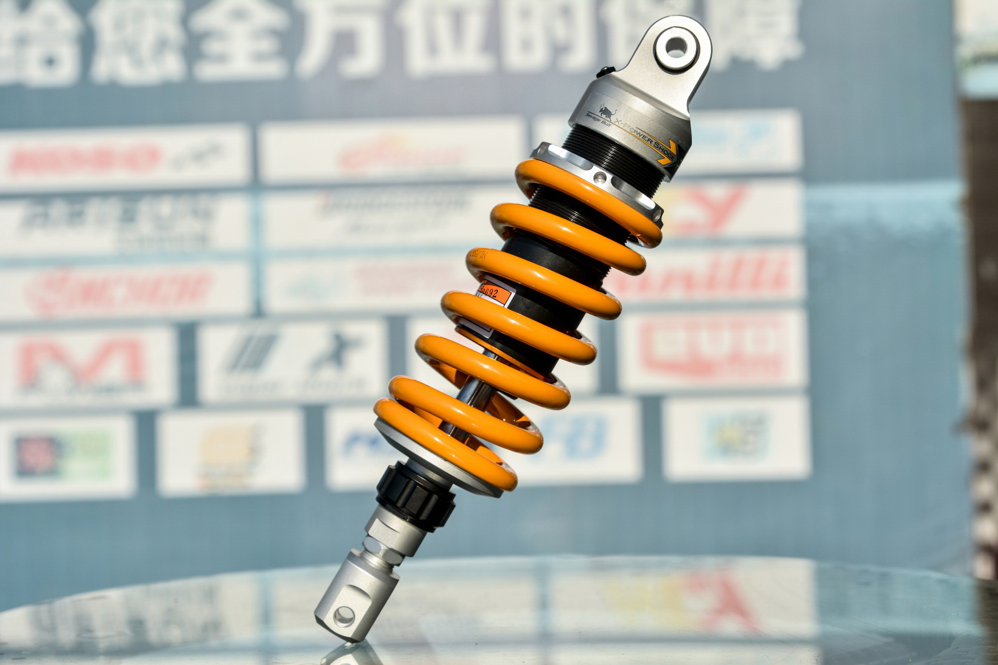 提高了稳定性与舒适度!野蛮公牛HPS前叉、XPS后减震