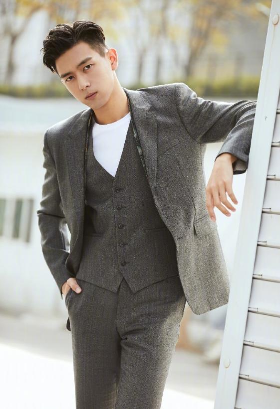 彪马西服李现,李现同款外套彪马多少钱