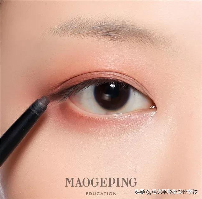 美妆眼妆教程眼睛这样画超好看,怎样画超干净的素颜卧蚕眼妆