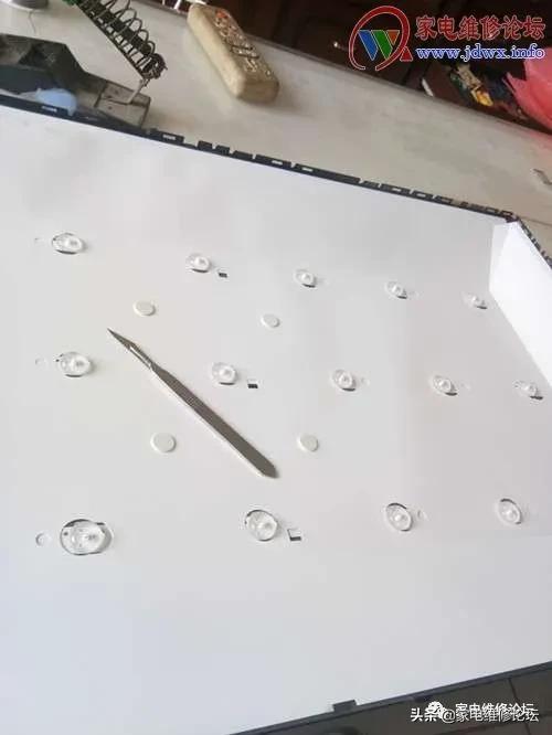 海信32k300液晶电视拆屏,拆65寸电视屏幕最好的方法