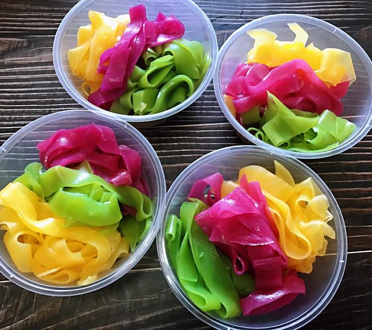 彩色凉皮都有啥颜色,彩色凉皮怎么样好吃