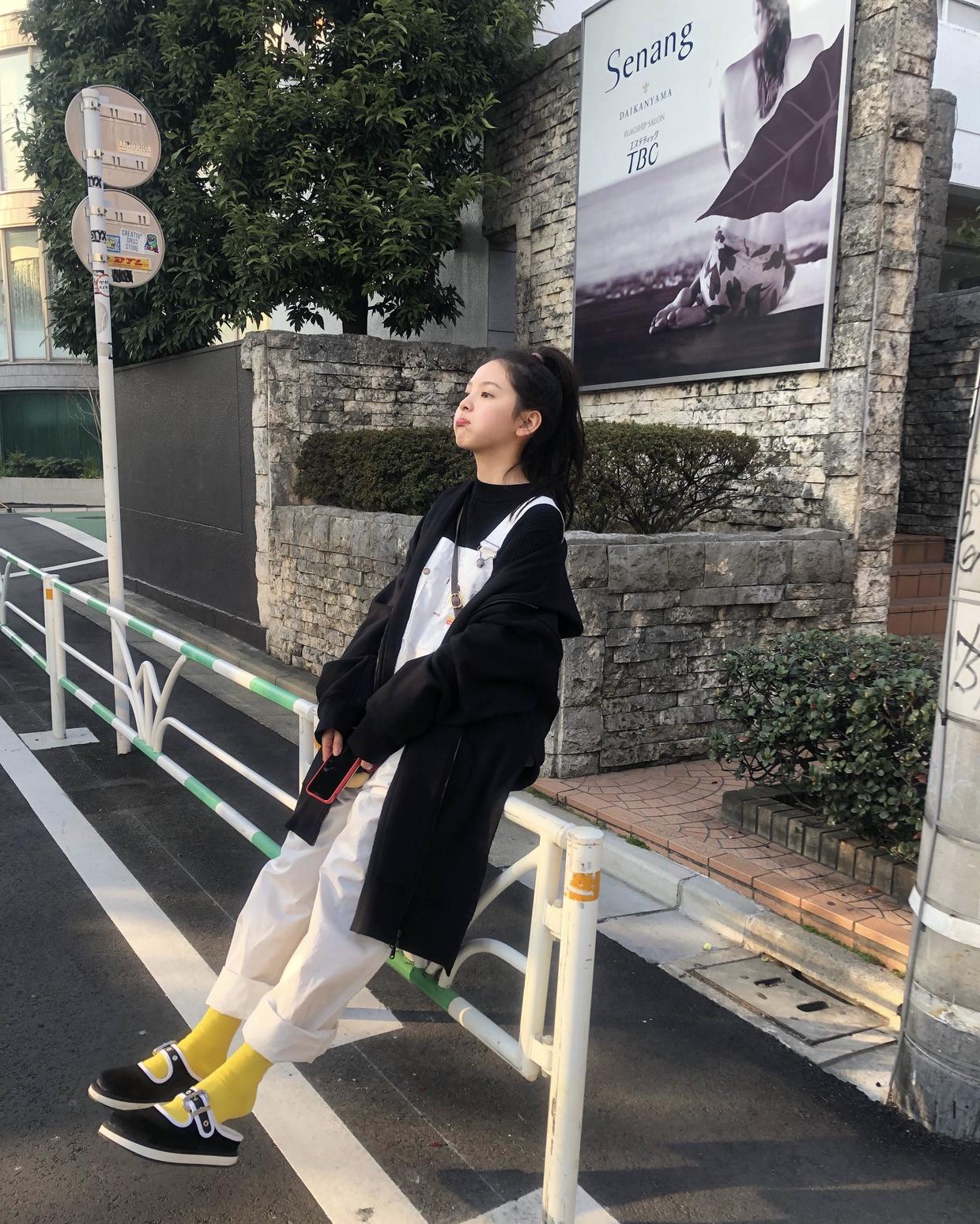 章若楠气质穿搭,章若楠卫衣叠穿衬衫