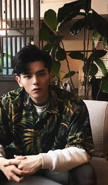 易烊千玺偶练,易烊千玺小成员