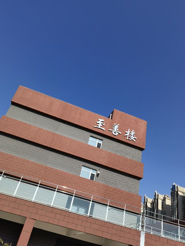 这个小孩有点可爱,这个孩子很可爱英语