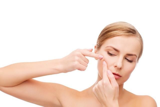 被挤发炎的闭口怎么处理,被挤了的闭口粉刺如何快速好