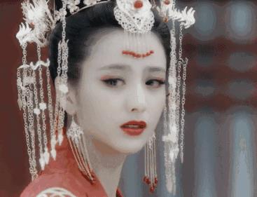 如果执着少女感、热衷话题度，佟丽娅的事业、口碑恐再难回到巅峰