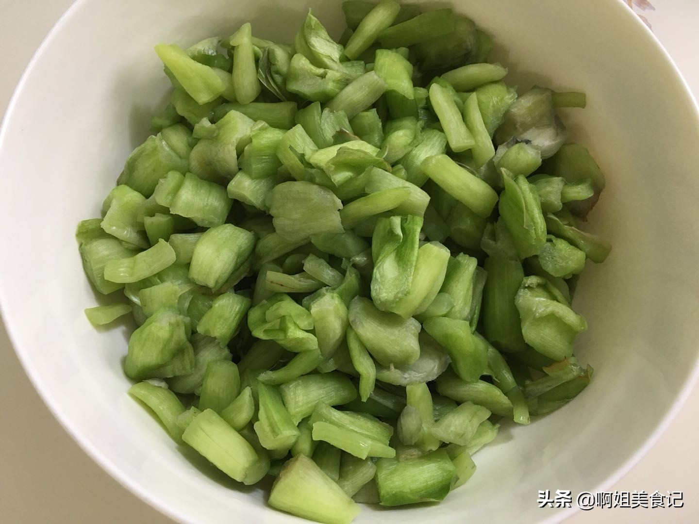 七月，我家早餐天天吃它，酸辣开胃，做一罐吃半年