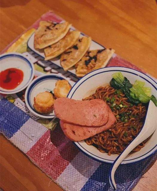 只做一种菜品的店,自己动手做料理的餐厅