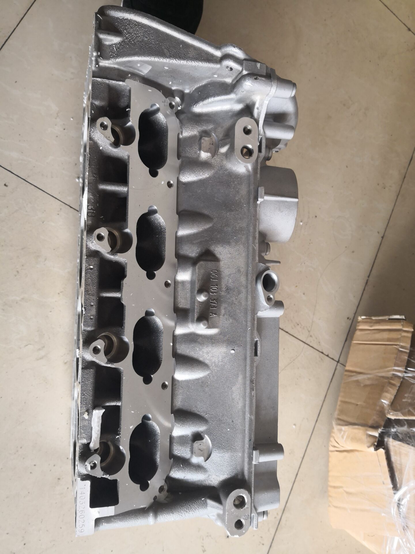 奥迪a4l严重烧机油怎么解决,奥迪a4l缸盖三通刚换过还是漏水