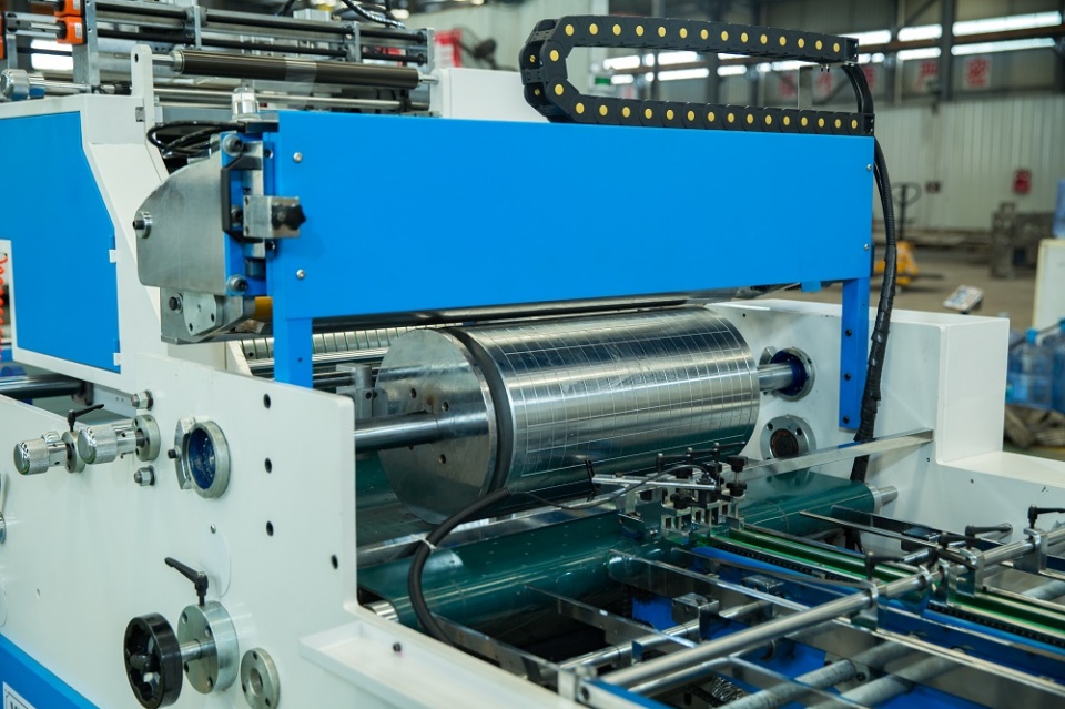 安庆永华机械全自动贴窗机的安全性能是什么？