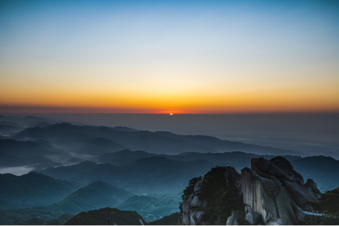 天柱山的迷人之处,天柱山独立的山峰