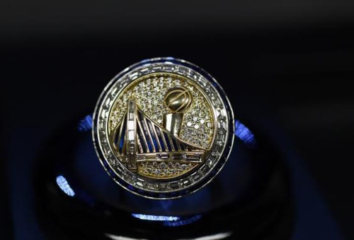 勇士22年总冠军戒指细节,勇士队发总冠军戒指