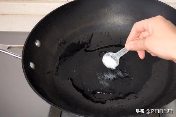 铁锅生锈怎样才能彻底清除小妙招,生锈的铁锅怎么开锅不生锈不粘锅