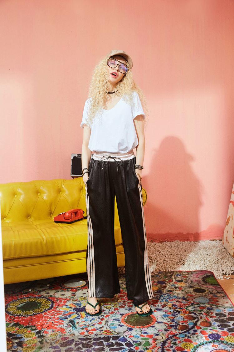 男生牛仔宽松侧边条纹裤,格子裤和条纹裤哪个百搭显腿长