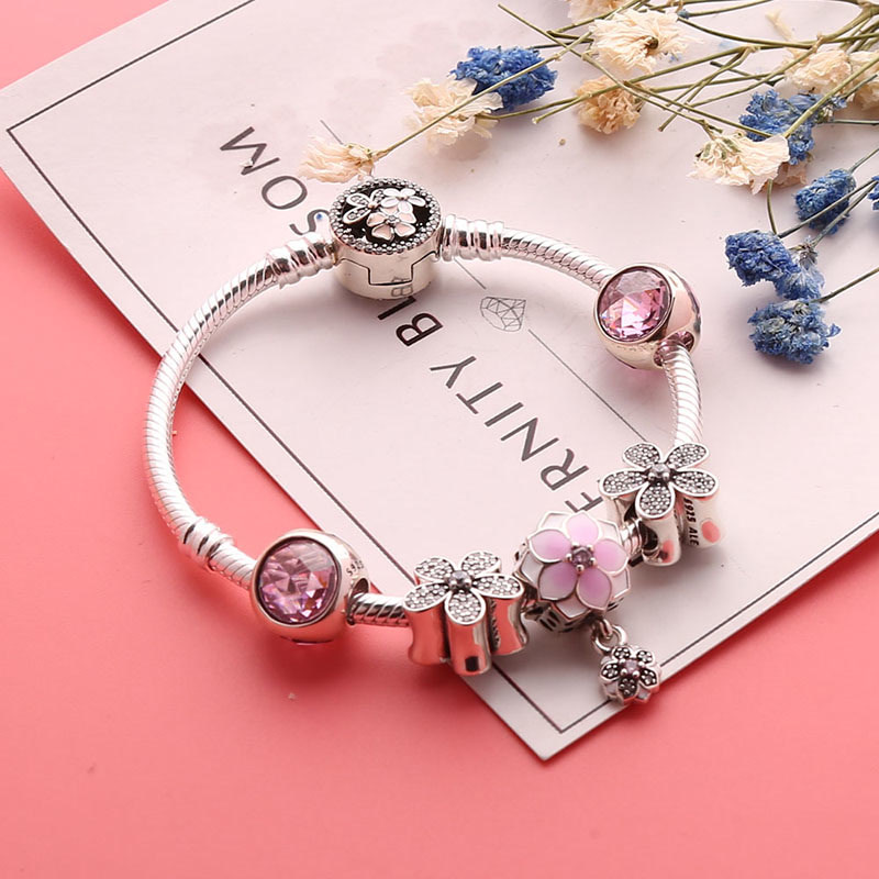 送女生实用有创意且便宜的礼物,一周年最有意义的礼物送女友实用