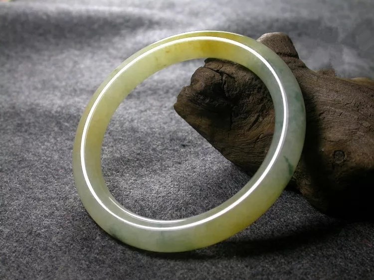 夫妻买下原石,8000元切出8万的翡翠原石