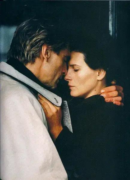 他是《洛丽塔》男主,畸形恋专业户,也是禁欲系不老男神