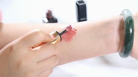 我们试了200只闲置口红，居然叠加出了各种绝版色号！