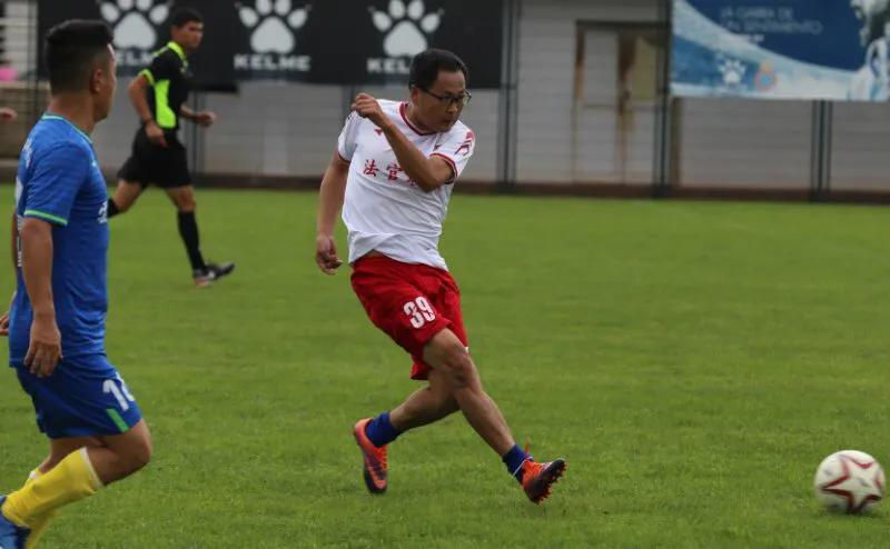 国庆期间草根足球彝州相约康体休闲“一举两得”