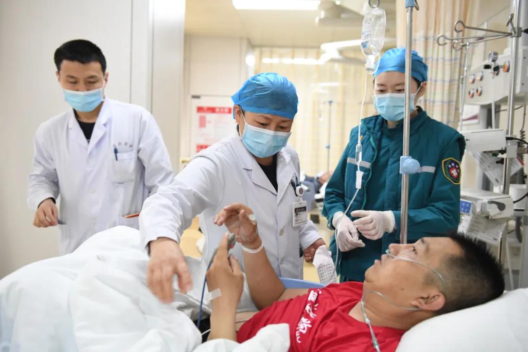 郑开马拉松晕倒选手怎么处理,郑开马拉松中暑